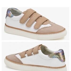 Johnston & Murphy Tan and White Sneakers with Iridescent Detail